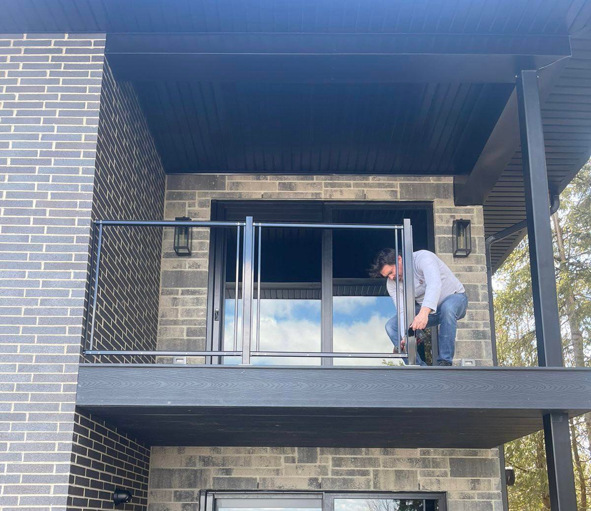 Installing Aluminum Balcony Railings